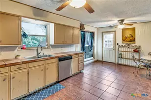 101 N Crescent Dr, Victoria, TX 77901 - Photo 18