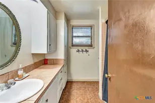 101 N Crescent Dr, Victoria, TX 77901 - Photo 24