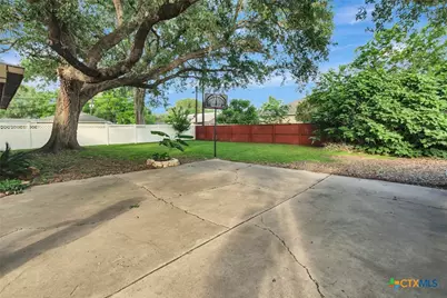 101 N Crescent Drive, Victoria, TX 77901 - Photo 36