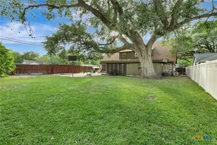 101 N Crescent Dr, Victoria, TX 77901 - Photo 40
