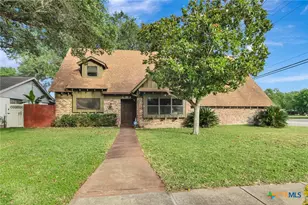 101 N Crescent Dr, Victoria, TX 77901 - Photo 1
