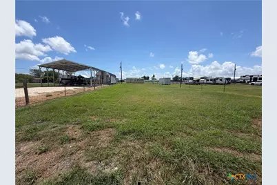 1305 E Toledo, Seadrift, TX 77983 - Photo 2