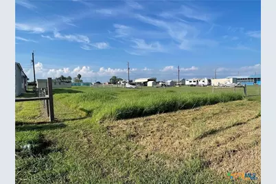 1305 E Toledo, Seadrift, TX 77983 - Photo 2