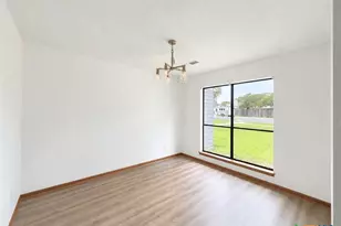 104 Maplewood Dr, Victoria, TX 77901 - Photo 2