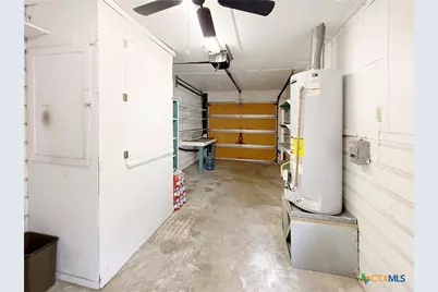 204 E Austin Street, Port Lavaca, TX 77979 - Photo 4