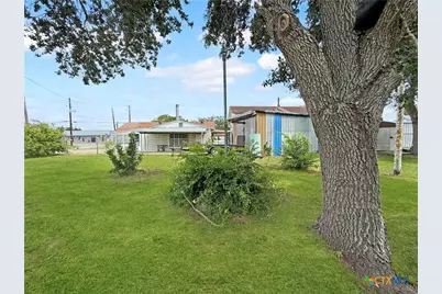 204 E Austin Street, Port Lavaca, TX 77979 - Photo 12