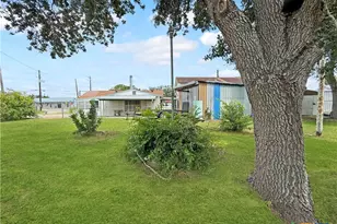 204 E Austin St, Port Lavaca, TX 77979 - Photo 12