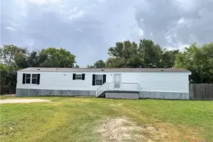 208 Picasso Dr, San Marcos, TX 78666 - Photo 2
