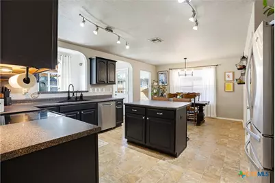 518 Bandera Circle, New Braunfels, TX 78130 - Photo 18