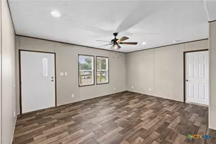 305 S 6th St, Buckholts, TX 76518 - Photo 2