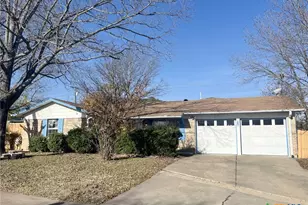 814 S 25th St, Copperas Cove, TX 76522 - Photo 2