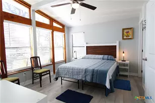 805 W 7th Ave, Belton, TX 76513 - Photo 4