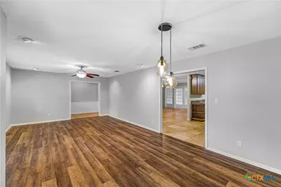 208 Berkshire Lane, Victoria, TX 77904 - Photo 6