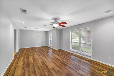 208 Berkshire Lane, Victoria, TX 77904 - Photo 4