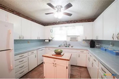 212 Highland Oaks Drive, Harker Heights, TX 76548 - Photo 14