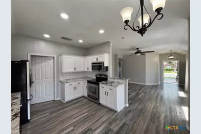 114 Palomino, Victoria, TX 77904 - Photo 2