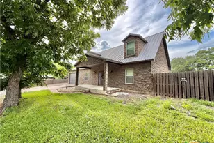 2011 Zint St, Gonzales, TX 78629 - Photo 6