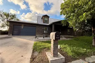 2011 Zint St, Gonzales, TX 78629 - Photo 4