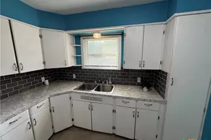 1701 E Mimosa Ave, Victoria, TX 77901 - Photo 12