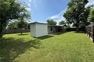 1701 E Mimosa Ave, Victoria, TX 77901 - Photo 36