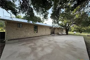 1378 County Rd 1045, Lampasas, TX 76550 - Photo 24