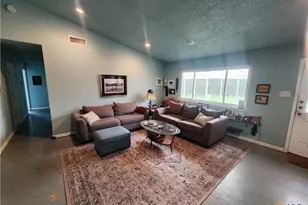 5222 Pine Pl, Austin, TX 78744 - Photo 4