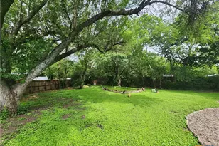 5222 Pine Pl, Austin, TX 78744 - Photo 10