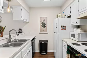 309 Versailles St, Victoria, TX 77904 - Photo 12