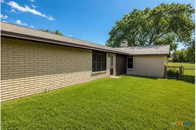 110 Live Oak Street, Gonzales, TX 78629 - Photo 20