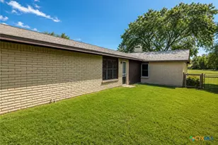 110 Live Oak St, Gonzales, TX 78629 - Photo 20