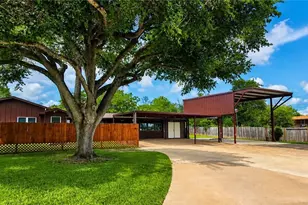 110 Live Oak St, Gonzales, TX 78629 - Photo 14