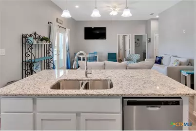 139 Paradise Drive, Rockport, TX 78328 - Photo 8