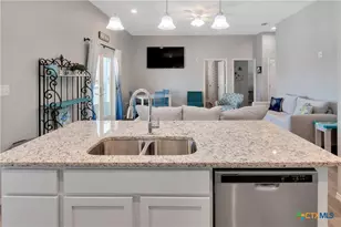 139 Paradise Dr, Rockport, TX 78328 - Photo 8