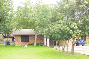 1022 Clover Cir, New Braunfels, TX 78130 - Photo 2