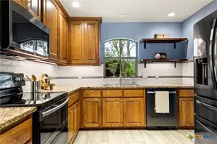 1353 Hunter's Ct, Seguin, TX 78155 - Photo 2