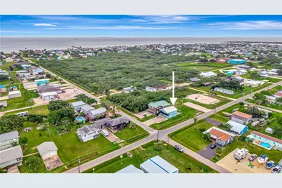 611 W Tyler Avenue, Port O'Connor, TX 77982 - Photo 2