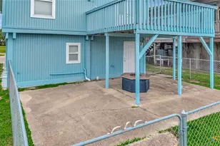611 W Tyler Ave, Port O'Connor, TX 77982 - Photo 22
