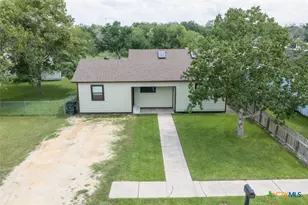606 E Prairie St, Cuero, TX 77954 - Photo 4