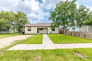 606 E Prairie St, Cuero, TX 77954 - Photo 2