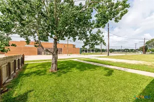 606 E Prairie St, Cuero, TX 77954 - Photo 32