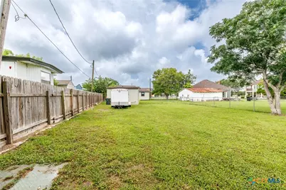 606 E Prairie Street, Cuero, TX 77954 - Photo 28