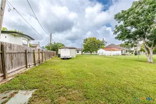 606 E Prairie St, Cuero, TX 77954 - Photo 28