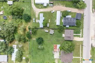 606 E Prairie St, Cuero, TX 77954 - Photo 34