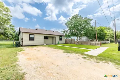 606 E Prairie Street, Cuero, TX 77954 - Photo 2