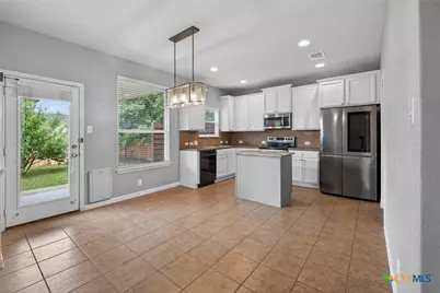 918 Lauren Street, New Braunfels, TX 78130 - Photo 6
