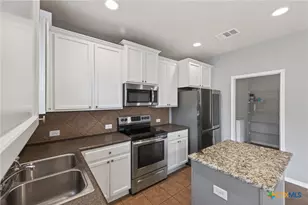 918 Lauren St, New Braunfels, TX 78130 - Photo 4