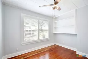 717 S Laurel Ave, Luling, TX 78648 - Photo 10