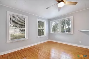 717 S Laurel Ave, Luling, TX 78648 - Photo 16