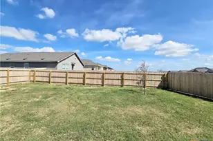 805 Riviera Ct, Seguin, TX 78155 - Photo 22