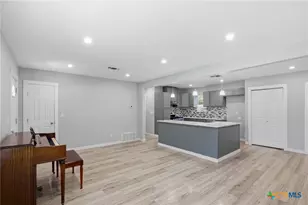 2201 E Colorado St, Victoria, TX 77901 - Photo 18